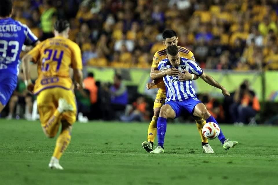 Sergio Canales siempre poniéndole talento al partido.