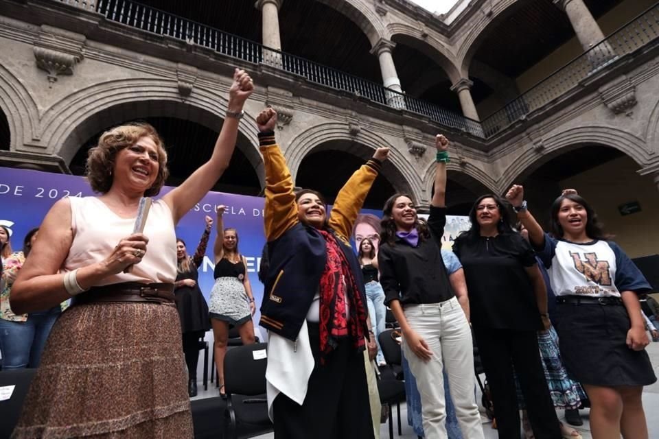 La candidata Clara Brugada fue invitada a Diálogos Universitarios, pero la sede fue cambiada de última hora.