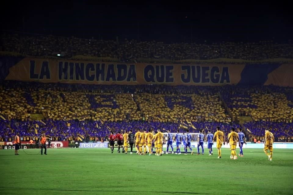 Un gran ambiente en el Universitario.