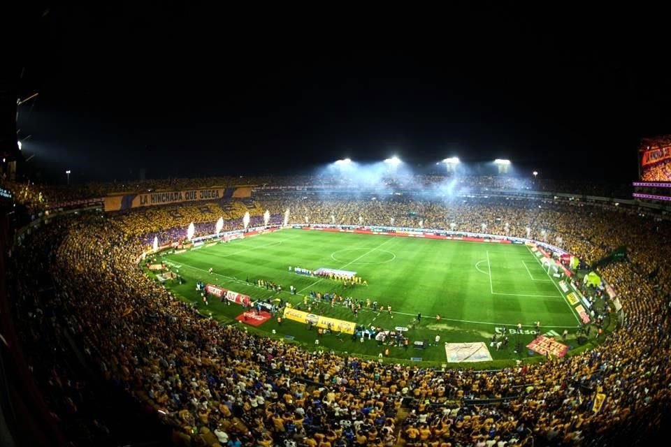 El Uni se pintó de amarillo, pero su equipo le falló.