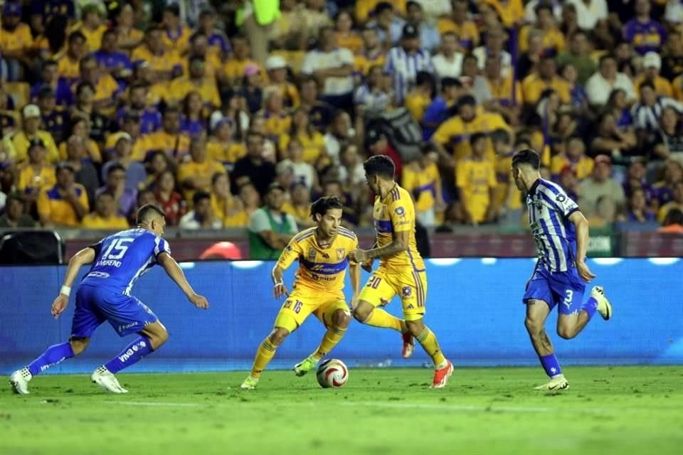 Más de las acciones del triunfo de Rayados 2-1 sobre Tigres en la ida de Cuartos de Final.