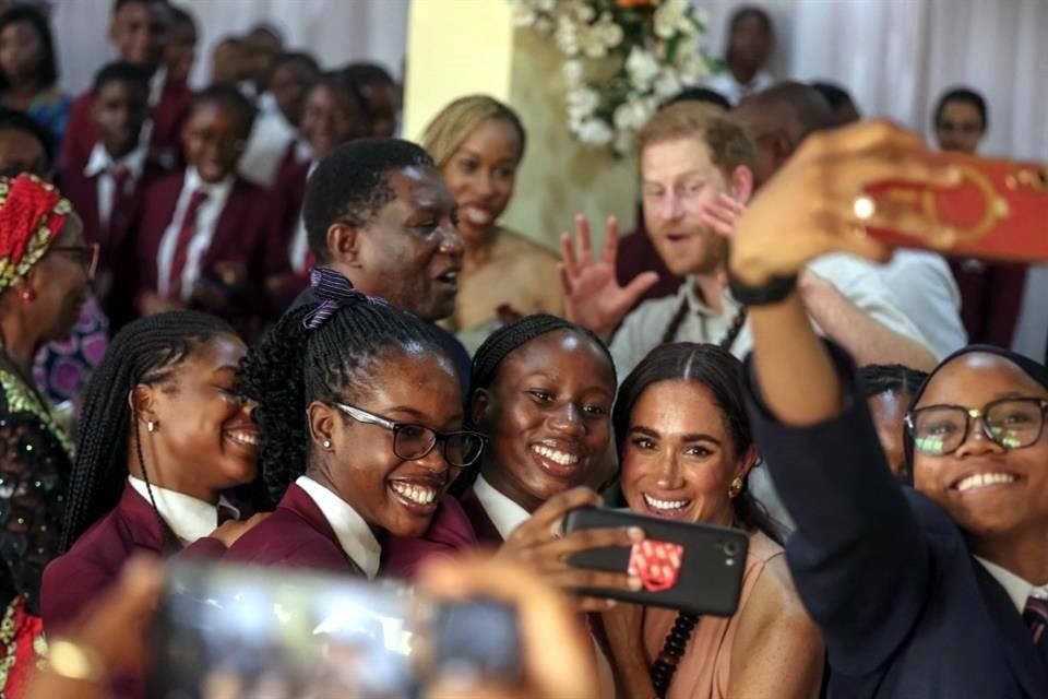 Meghan Markle convivió fue la gran estrella de su visita a Nigeria.