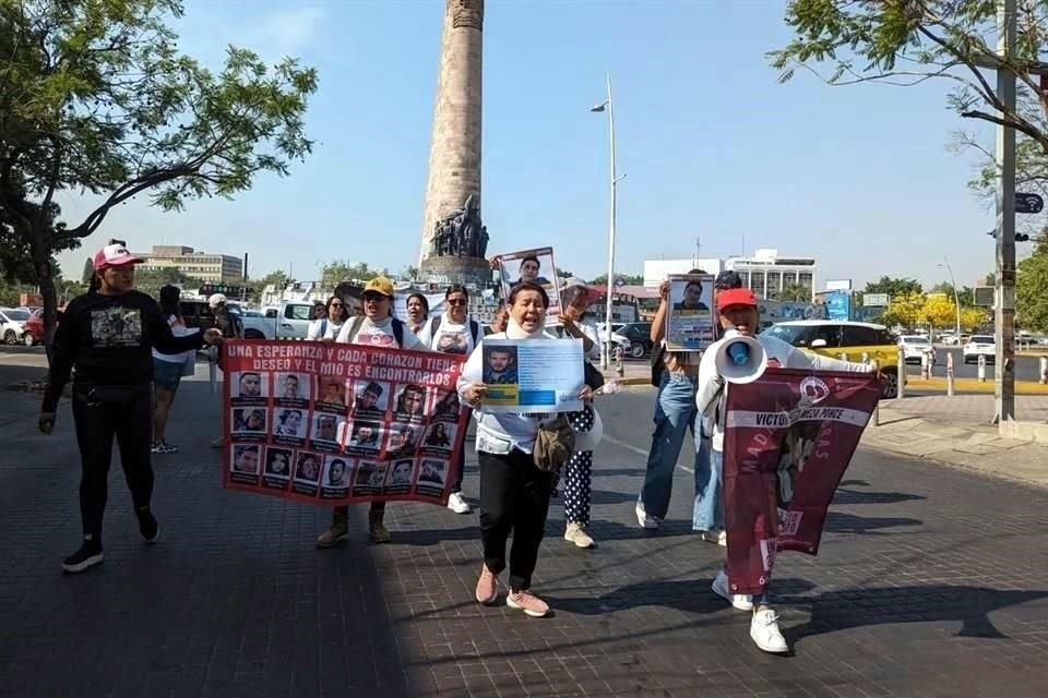 Los colectivos Luz y Esperanza, Corazones Unidos en Busca de Nuestros Tesoros y Madres Buscadoras Madres Buscadoras de Jalisco se manifestaron en Guadalajara.