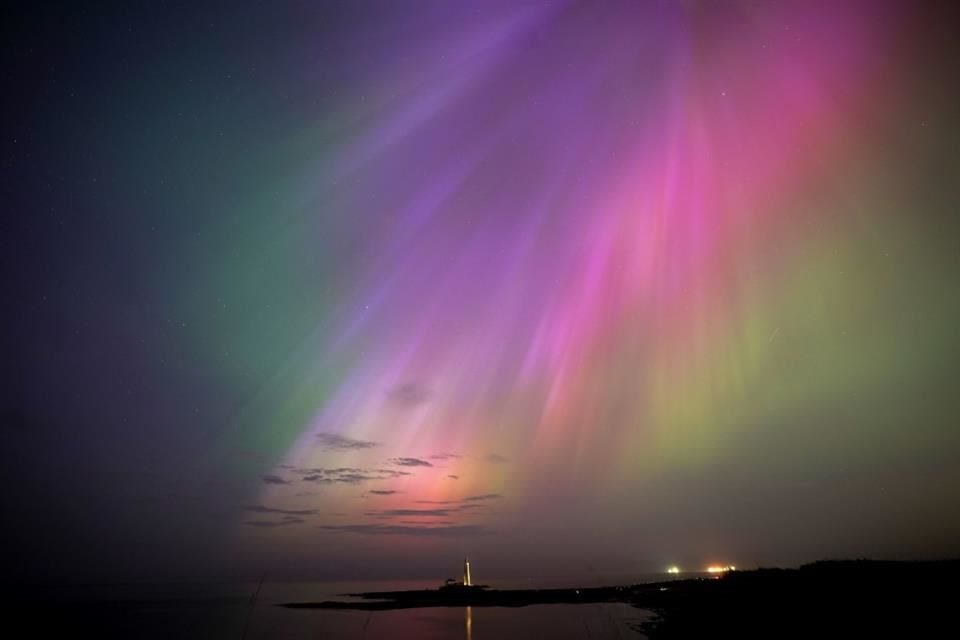 Foto panorámica de las Auroras Boreales en Inglaterra