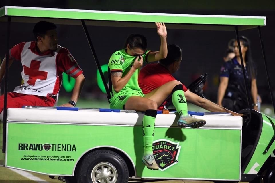 Antes del final del primer tiempo, Bravas perdió a su goleadora Jasmine Casarez, quien sufrió una lesión muscular.