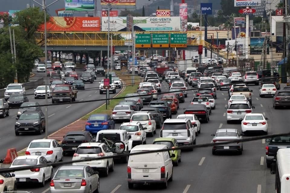 Avenida Garza Sada.