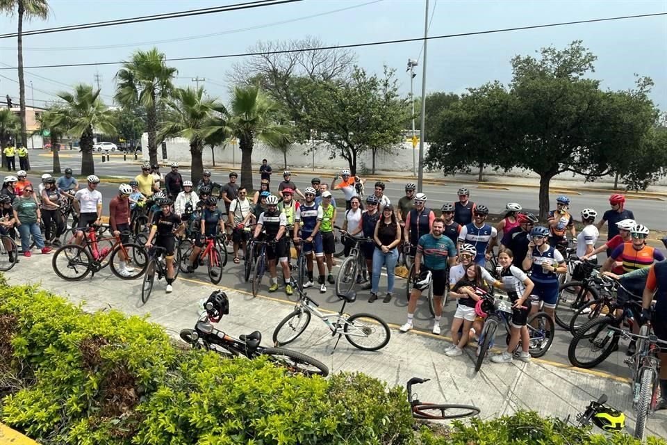 Unos 80 ciclistas y vecinos protestan contra la eliminación de la Vía Libre, proponiendo que se quede y que se conecte con otras ciclovías.