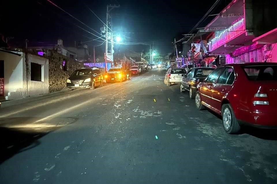 Sujetos a bordo de una camioneta y un carro realizaron un ataque a balazos a un negocio ubicado en Huitzilac, Morelos, la noche del 11 de mayo.