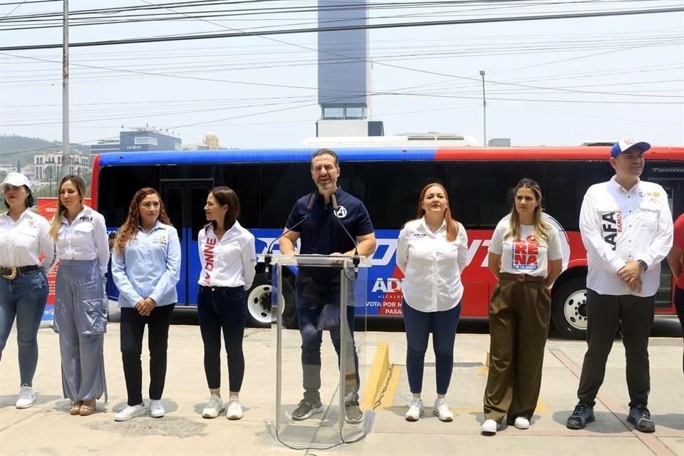 Adrián de la Garza presentó el plan de 'Regio Ruta' cuando era candidato a Alcalde.