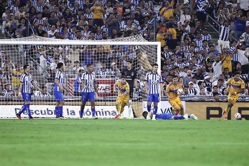 Gignac marcó al minuto 25 el 1-0. Fue su gol 13 en Clásicos Regios.