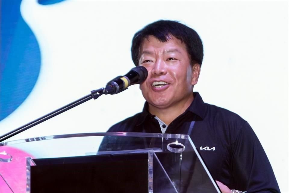 Young Sam Kim, Presidente Kia México.