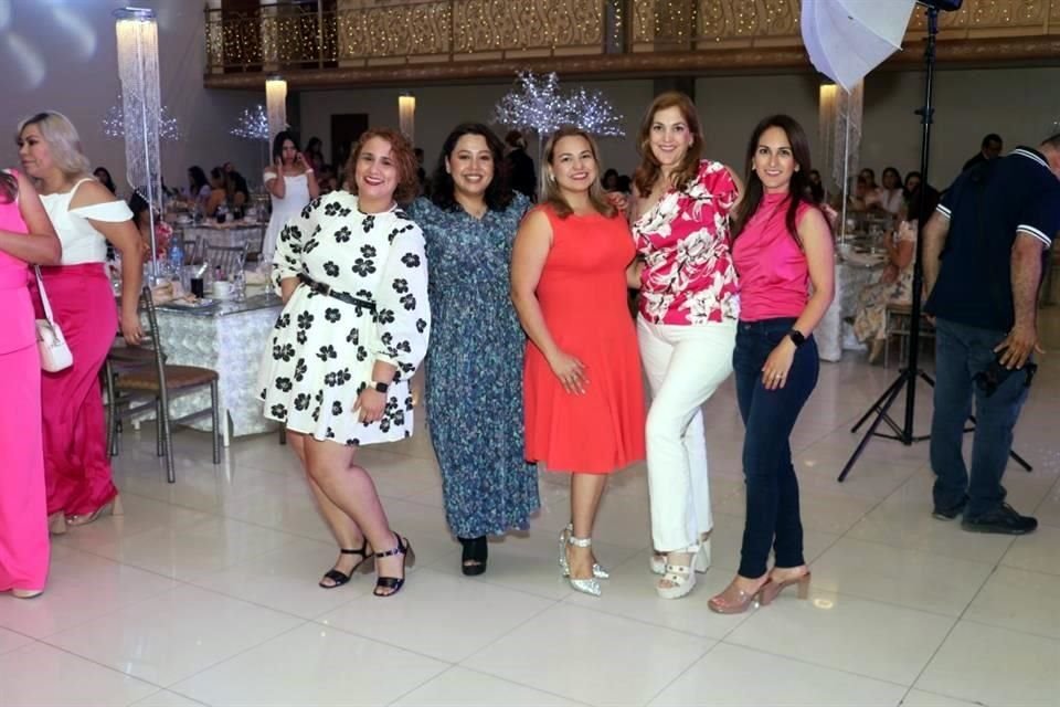 Paola Landín, Gladys Valdez, Luz María Saldaña, Cristy Flores y Dany Galindo de Flores