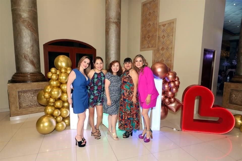 Alexis Cantú, Karina Anguiano, Martha Treviño, Alicia Alvarado y Carmen Garza