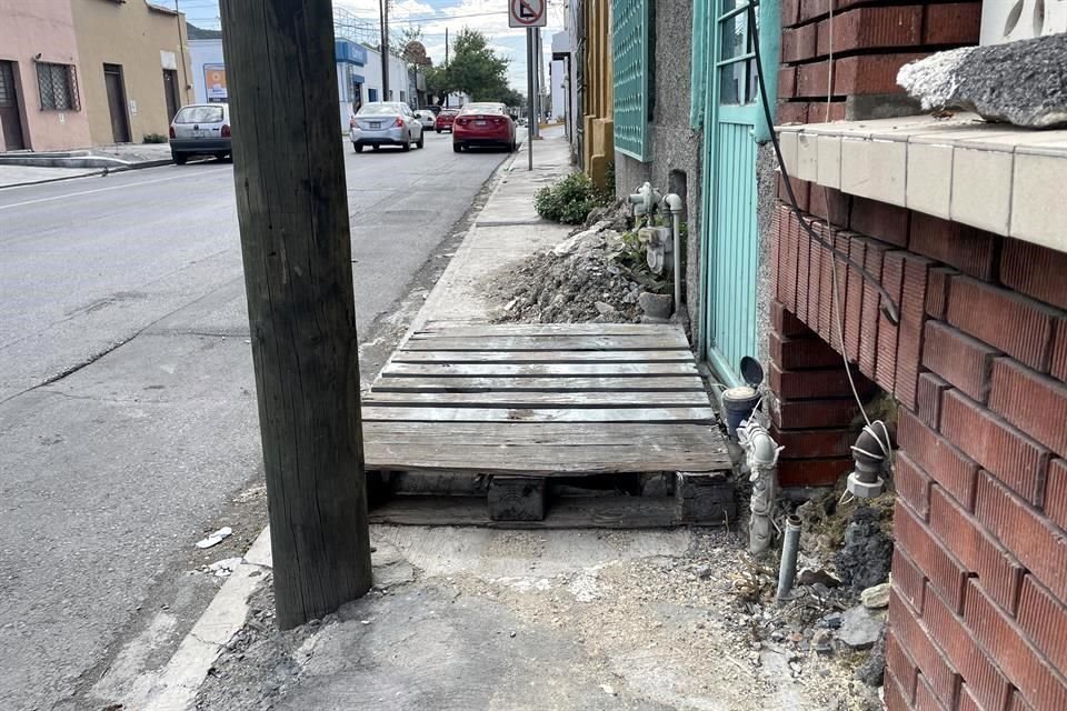 La zanja fue reportada desde el pasado 24 de abril, pero Agua y Drenaje no atiende el reporte.