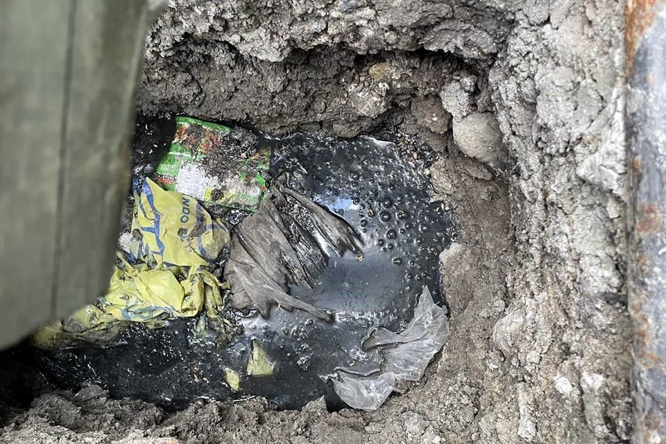 La zanja fue reportada desde el pasado 24 de abril, pero Agua y Drenaje no atiende el reporte.