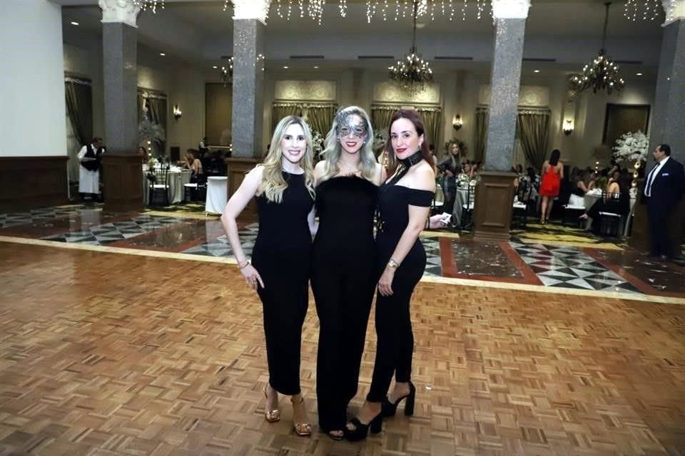 Casandra Salinas, Gladys Treviño y Cristel Garza de González