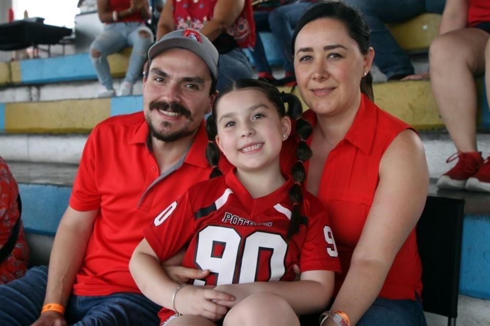 Ricardo Villarreal, Linda Cantú y Miranda Villarreal