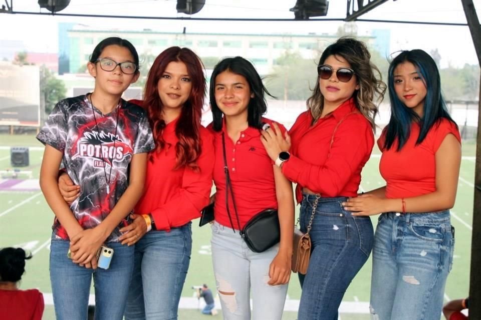 Zoé Hidalgo, Nayeli Flores, Renata Torres, Nataly Flores y Dana Hidalgo