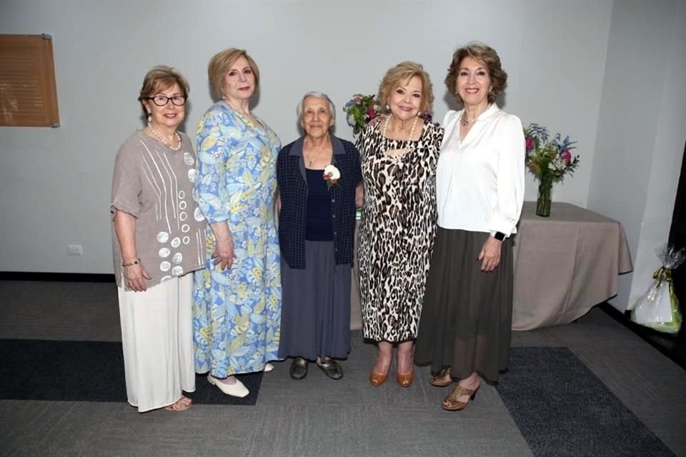 Tita de Villagómez, Yolanda Peña Hinojosa, Lupana Casas, Graciela Elizondo de Guerra y Velia Valdés