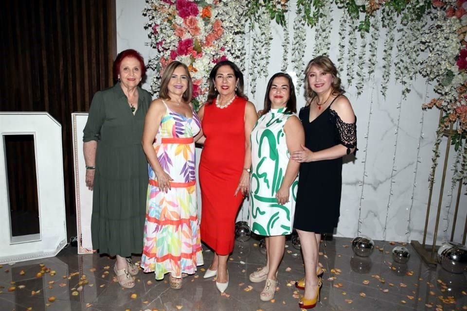 Julia de Quiñones, Sonia Benavides, Laura Lozano, Zulema Morales y Adriana Núñez