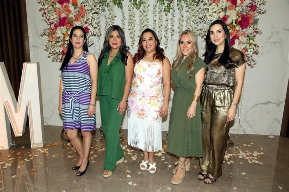 Priscilla Quiroga, Griselda Mendoza, Cindy Chavarría, Giselle Escalante y Gaby Cantú