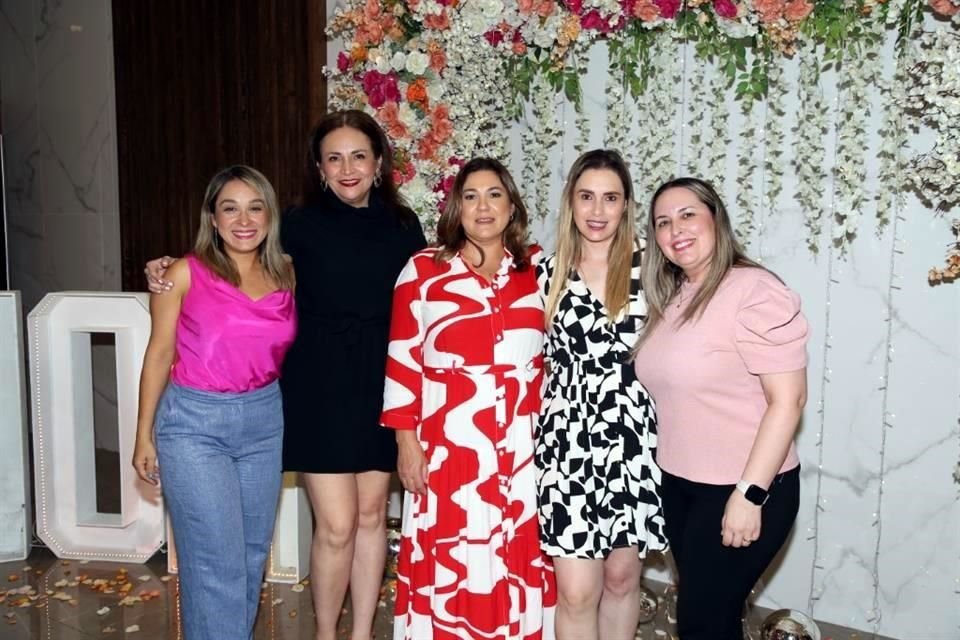 Jessica Panti, Karla Bustillo, Cristy Quiroga, Magaly Bahena y Kay Candanosa