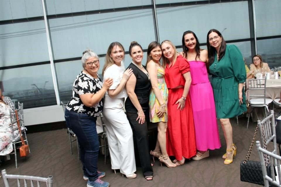 Claudia García, Zayuri De la Garza, Judith García, Ingrid Arellano, Diana Nevárez, Claudia Córdova y Yolanda Villareal