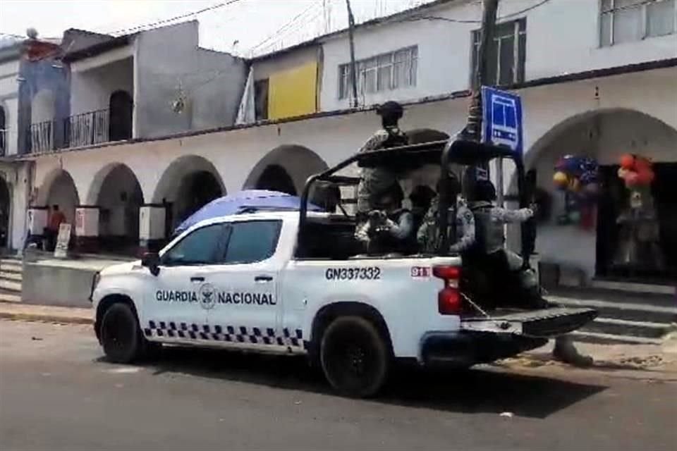 En la zona rural de Huitzilac, 320 elementos de la Guardia Nacional y del Ejército realizan patrullajes para la detección de convoyes con hombres armados a bordo.