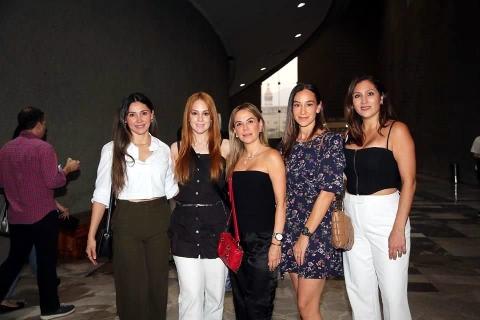 Iris Gil, Rosy Leal, Marcela Lozano de Arcq, Marcela Villarreal y Guille Méndez