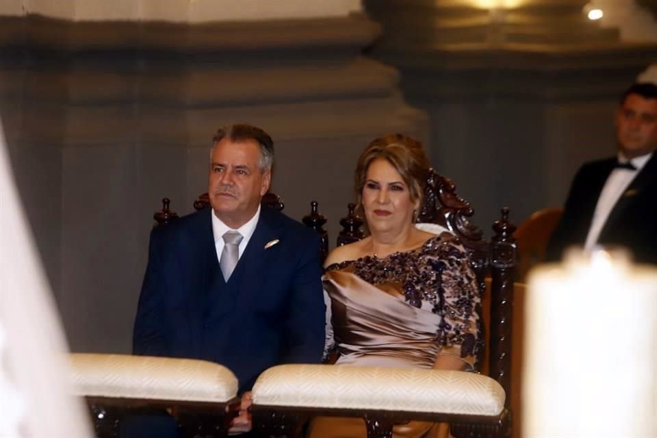 Jorge Escobedo y Guadalupe Muñoz de Escobedo, papás del novio