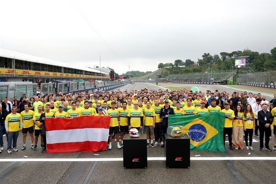 Los pilotos homenajearon a Senna.