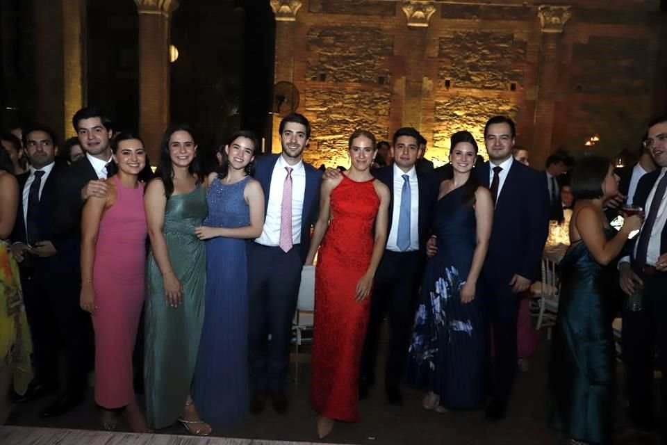 Rogelio Villarreal, Ana Paula Ortiz, Andrea Enríquez, Valeria Cebrián, José Antonio González, Alejandra Rovira, Wicho García, Anabella Soriano y Rodrigo Sepúlveda