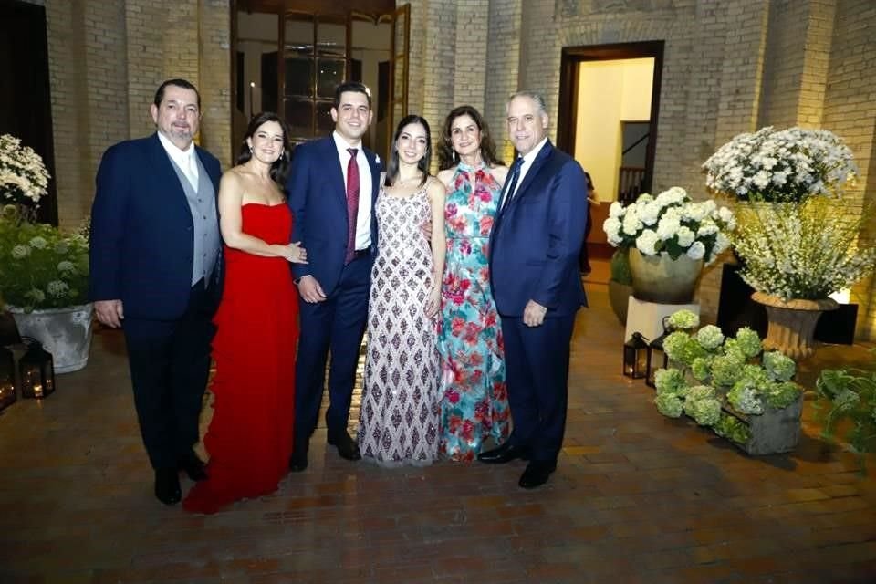 Miguel Guerra, Olga Cavazos de Guerra, Guillermo Enríquez, Bárbara Guerra, Analicia Chapa y Guillermo Enríquez