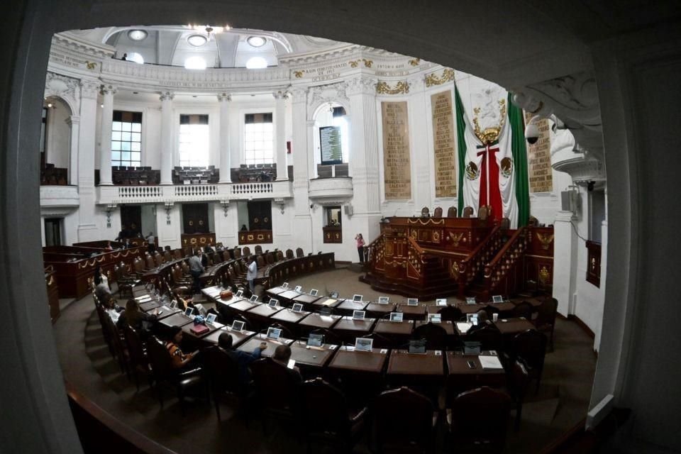 Mientras aspirantes a diputación de Oposición alistan sus impugnaciones por aumento de plurinominales a Morena, el grupo morenista ya prepara su defensa legal.