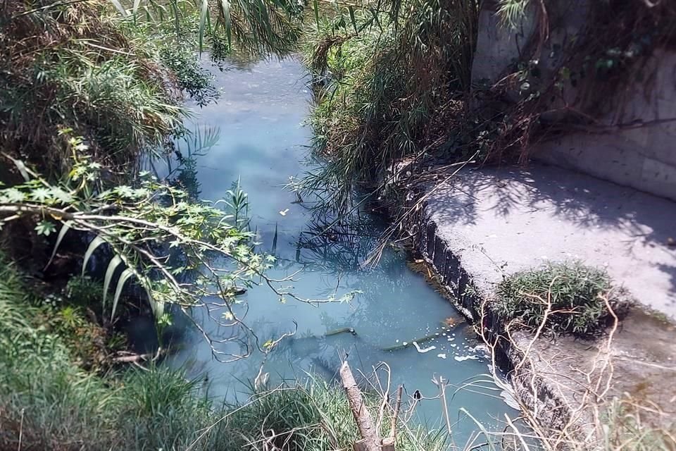 El jueves se informó de otra descarga en el Río La Silla, junto a los puentes que conectan con el Estadio BBVA.