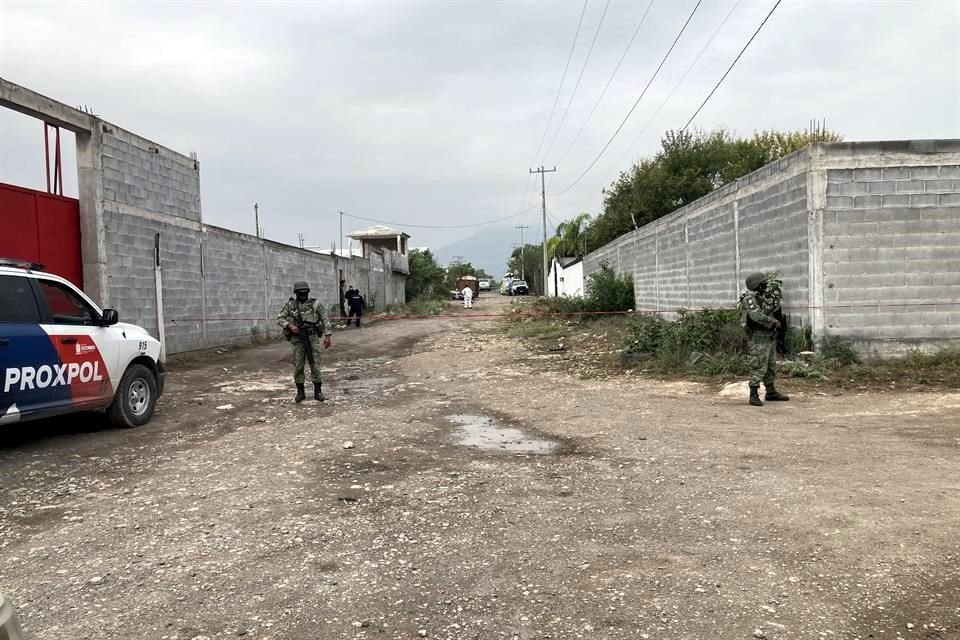 Los delincuentes tenían a la víctima presuntamente privada de su libertad.