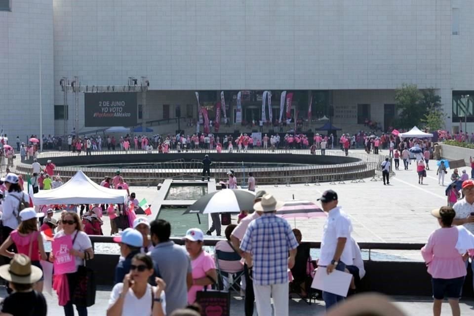 Ante un evento en la Explanada de los Héroes, la sede de la manifestación cambió frente al Museo de Historia.