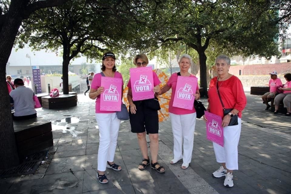 María Luisa Rivero, Cecilia Rodríguez, María Guadalupe y Ana Urras