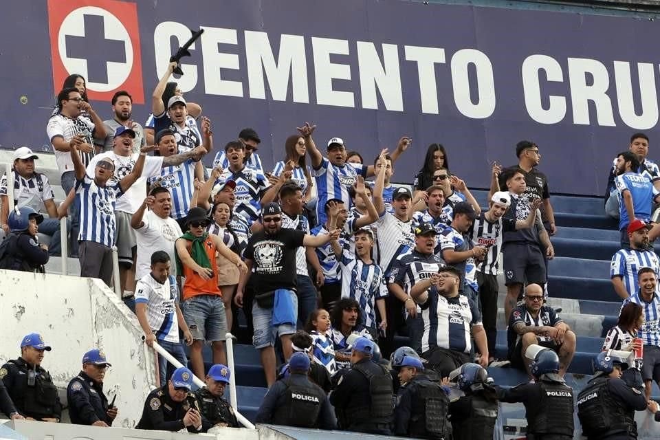 La afición albiazul espera ver la remontada de su equipo en el Estadio Ciudad de los Deportes.