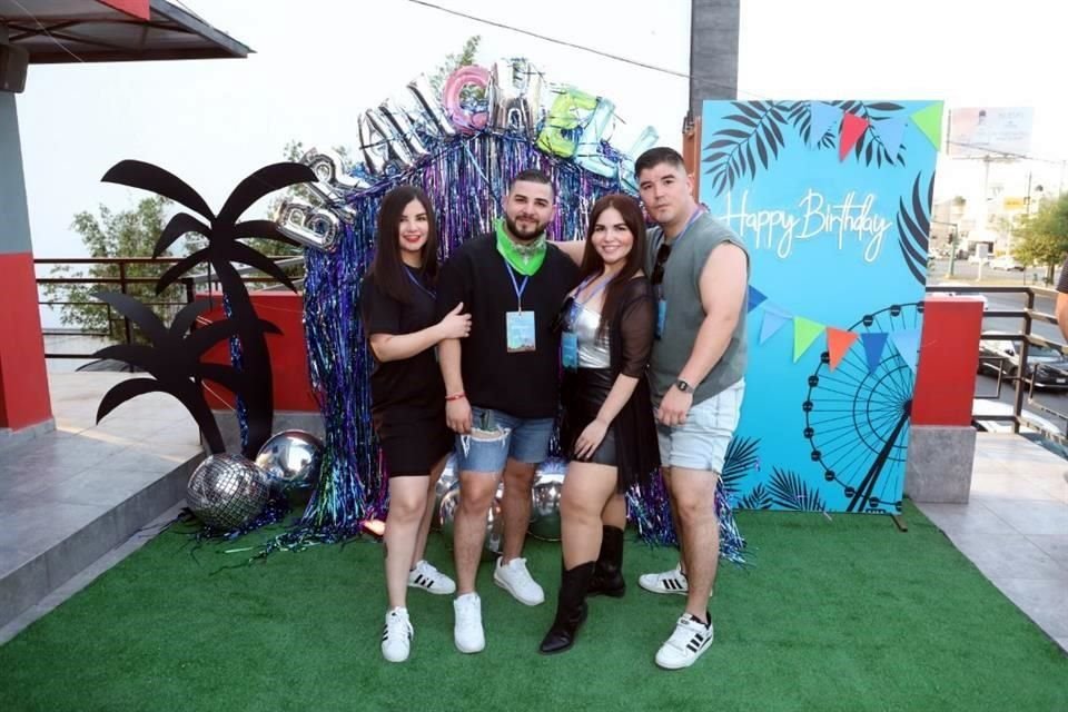 Fanny Carrillo, Brandon Carrillo, Laura Carrillo y Ricky Carrillo