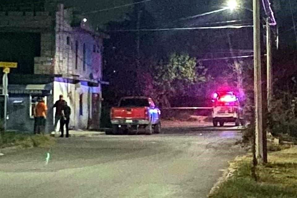 Hombres armados atacan a balazos un domicilio, en la Col. Gloria Mendiola, en Linares, donde niña de 12 años y otra mujer resultan heridas.