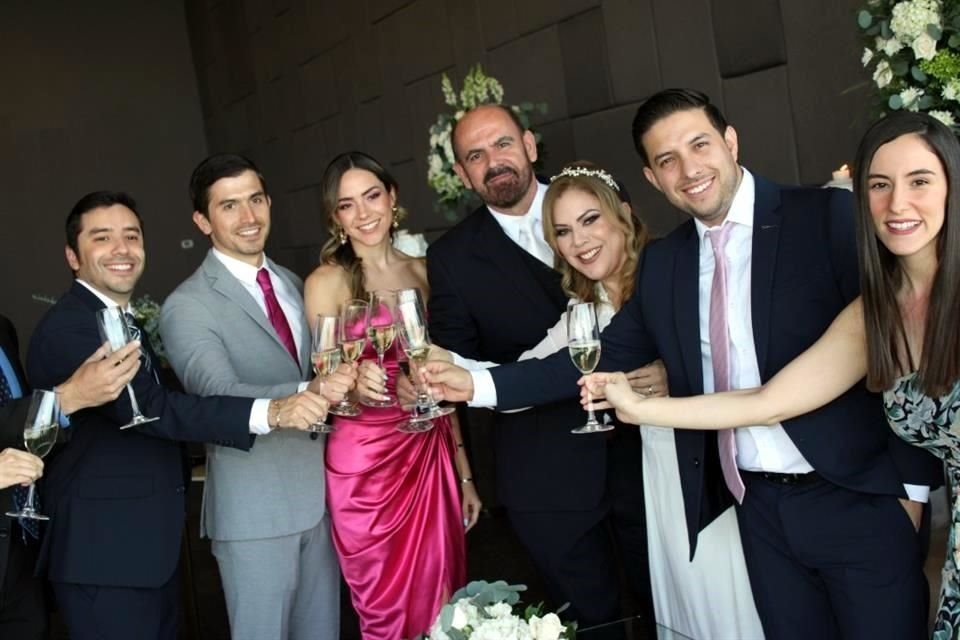 Raúl Calderón, Marcelo Castro, Alejandra Garza, Alfredo Barreto, Verónica Eissa de Barreto, Pacho Reynoso y Mariana Barreto