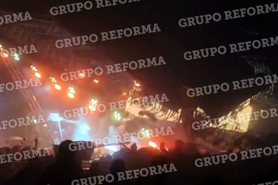 Momentos después el escenario colapsó.