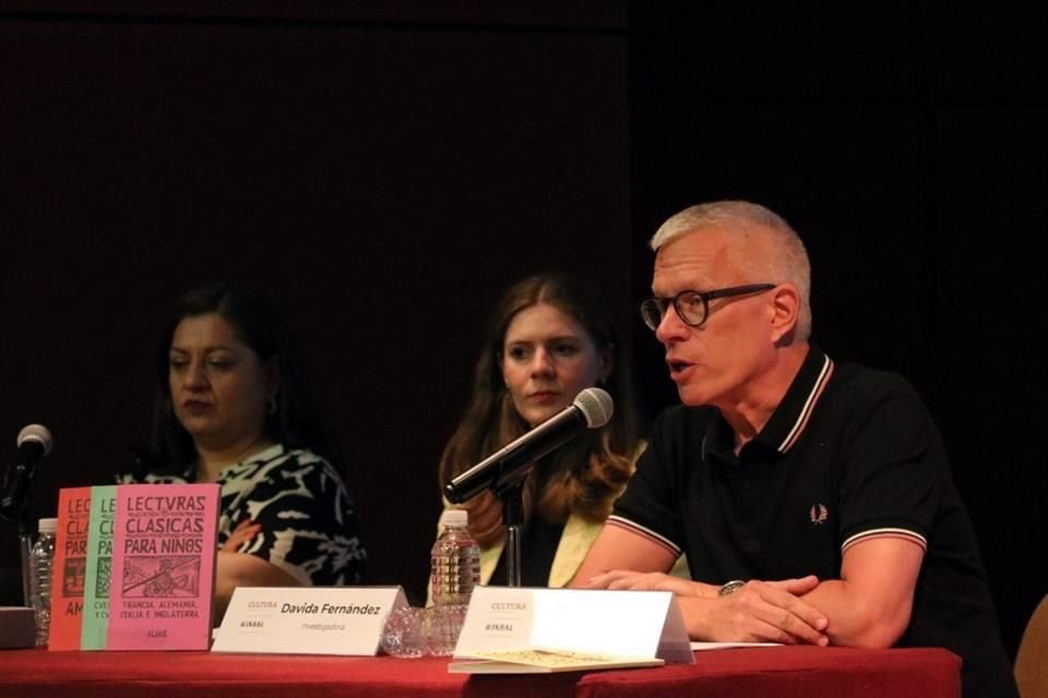 Mireida Velázquez, Davida Fernández y James Oles durante la presentación de la nueva edición, a 100 años de la publicación de la primera.