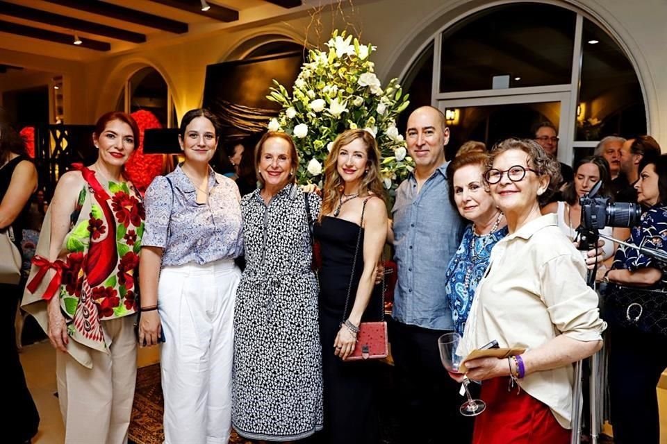 Silvia Torres, Mimi González, Bibi Coindreau, Liliana González, Rolando Valle, Lorena Coindreau y Karla García Cano