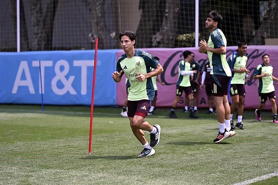 Diego Lainez se resintió de una molestia en el tobillo derecho y causó baja de la concentración de la Selección Mexicana.