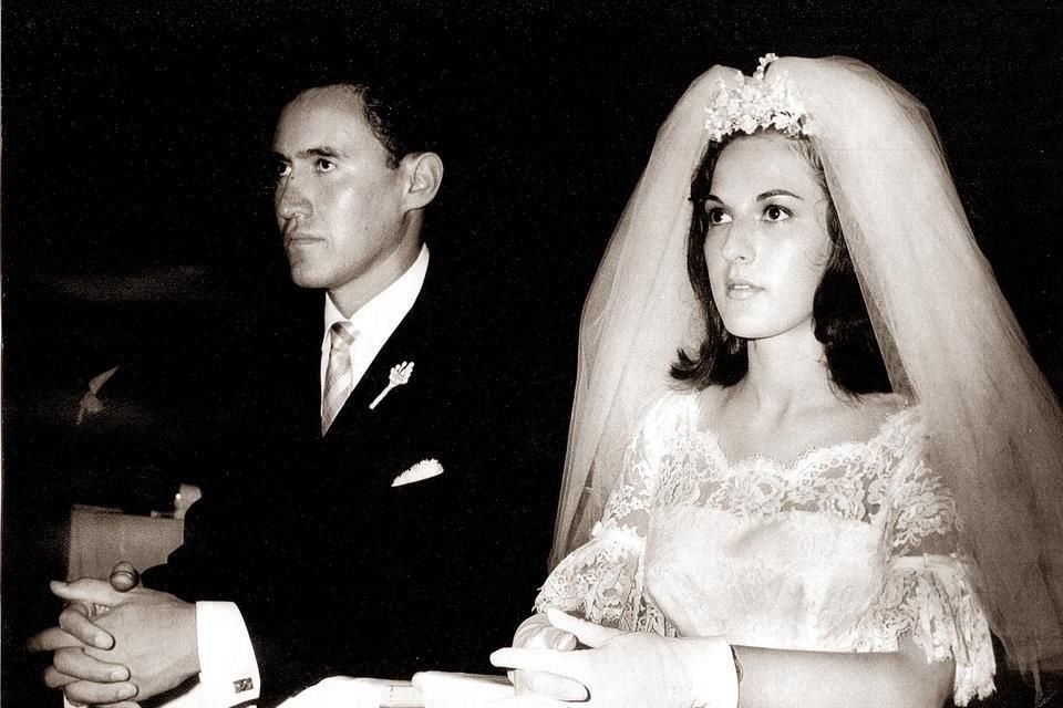 El día de su boda con Élida Garza González. Se casaron el 25 de junio de 1966 en la Iglesia de San Juan Apóstol, en Cadereyta de Jiménez.