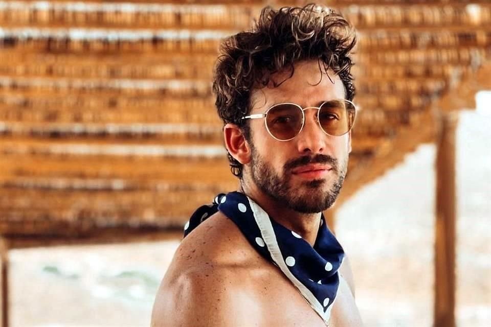En febrero pasado Lambda dio a conocer a través de un video que su noviazgo con el cantante había llegado a su fin.