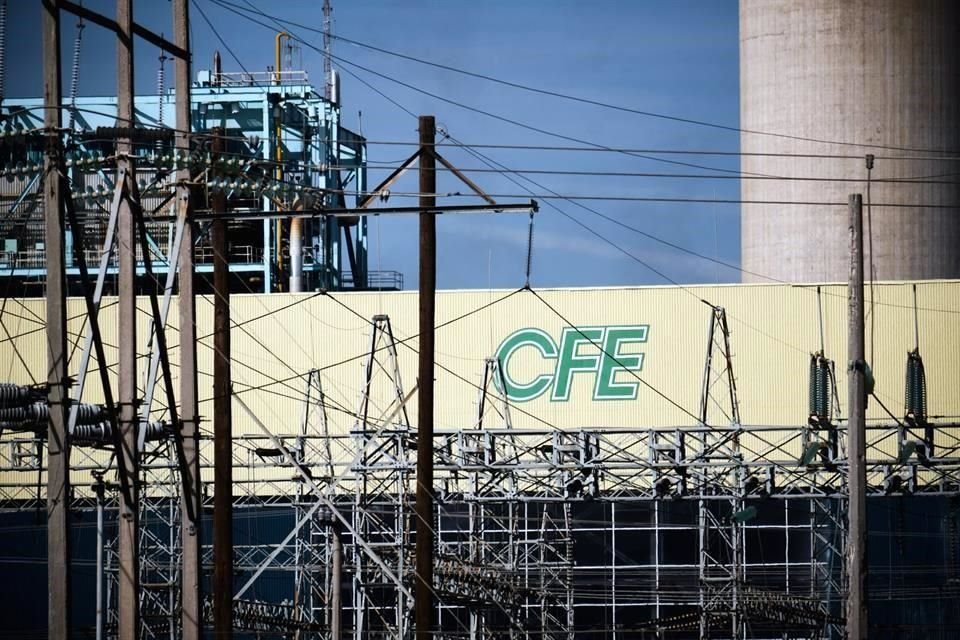 Según la CFE, dicha pérdida es atribuible a la volatilidad del tipo de cambio, que generó para la eléctrica estatal una pérdida cambiaria por 139 mil 636 millones de pesos.