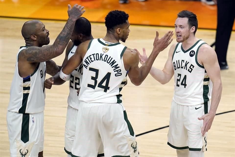 La quinteta de Milwaukee debe aprovechar jugar ante su afición y así poder terminar con la sequía de títulos.